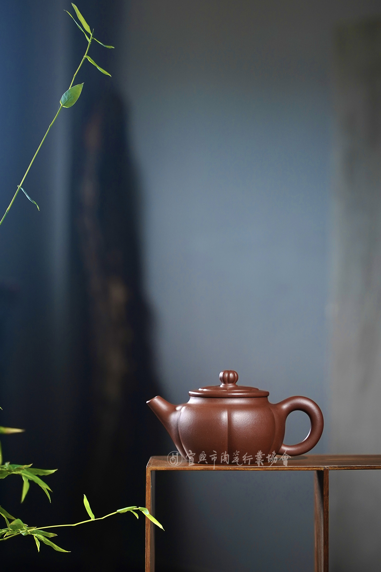 1692585838508951.jpg 菊蕾壶.jpg