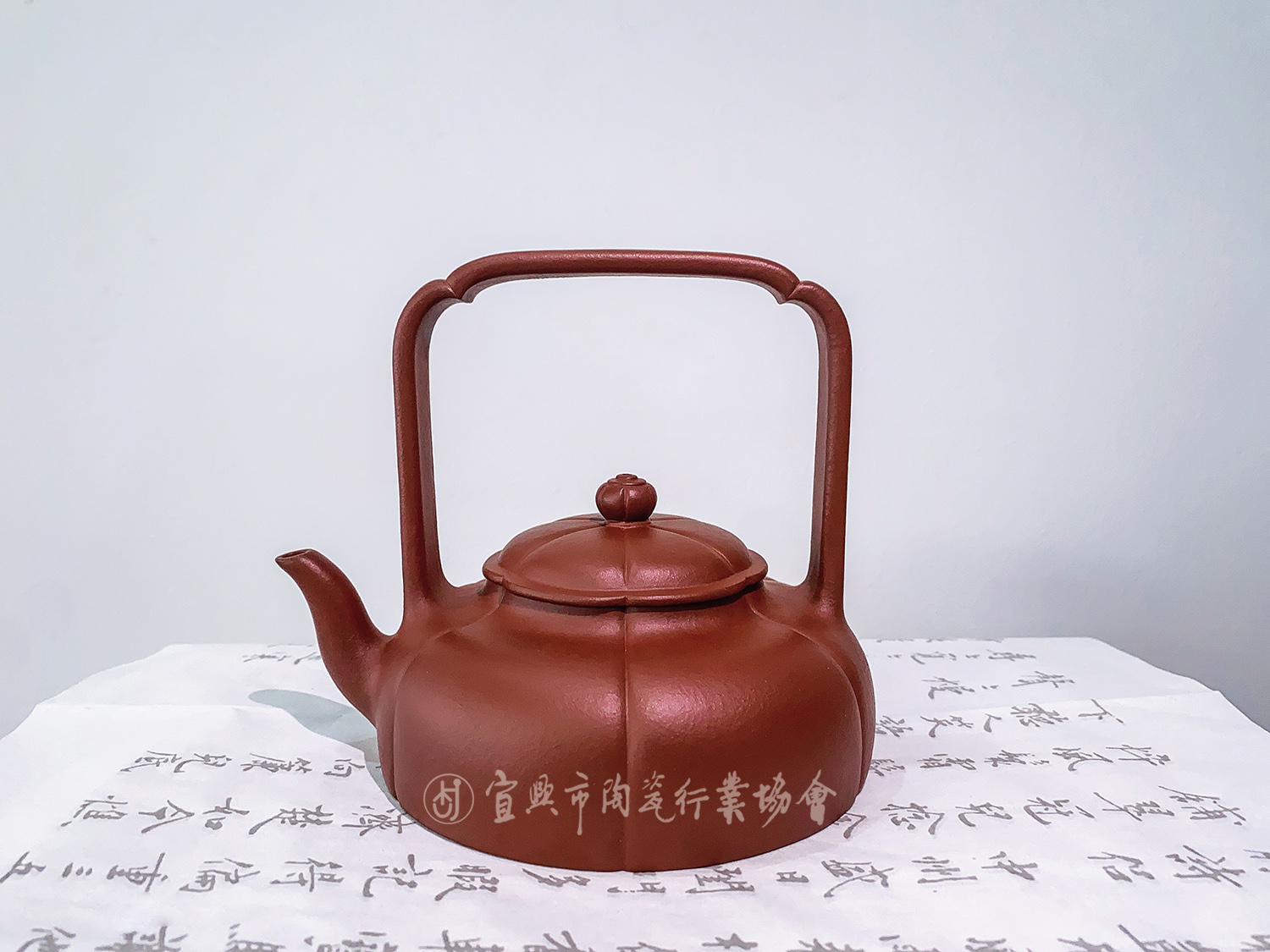 葵花锦囊提梁壶.jpg