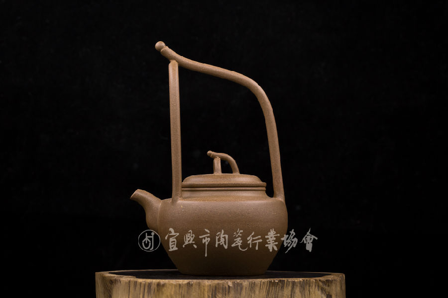 酬勤提梁壶.jpg