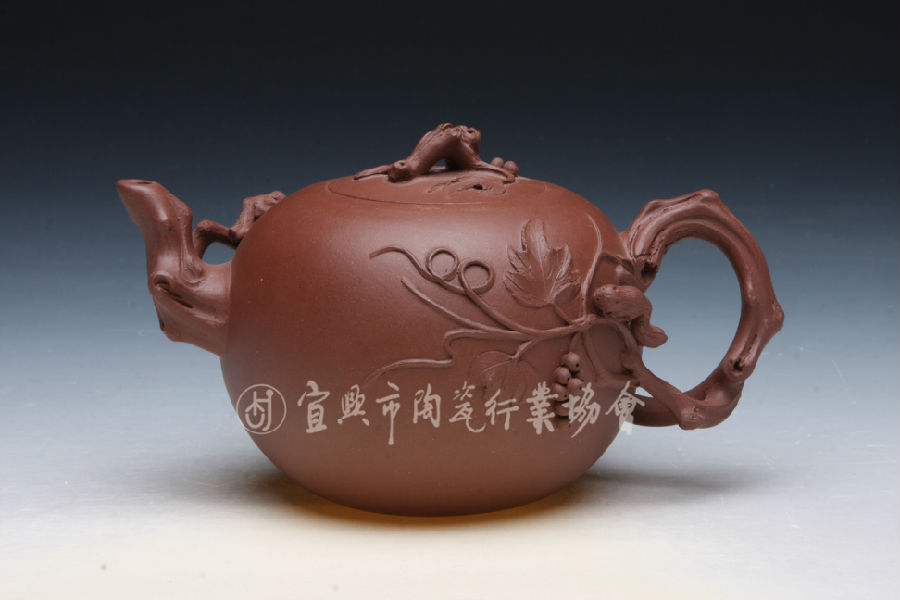松鼠葡萄壶.JPG